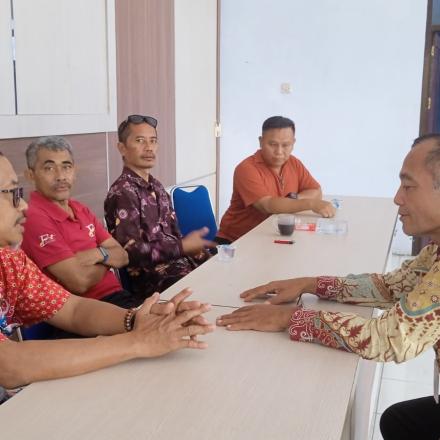 MEETING LURAH BESERTA STAFF KELURAHAN MRANTI
